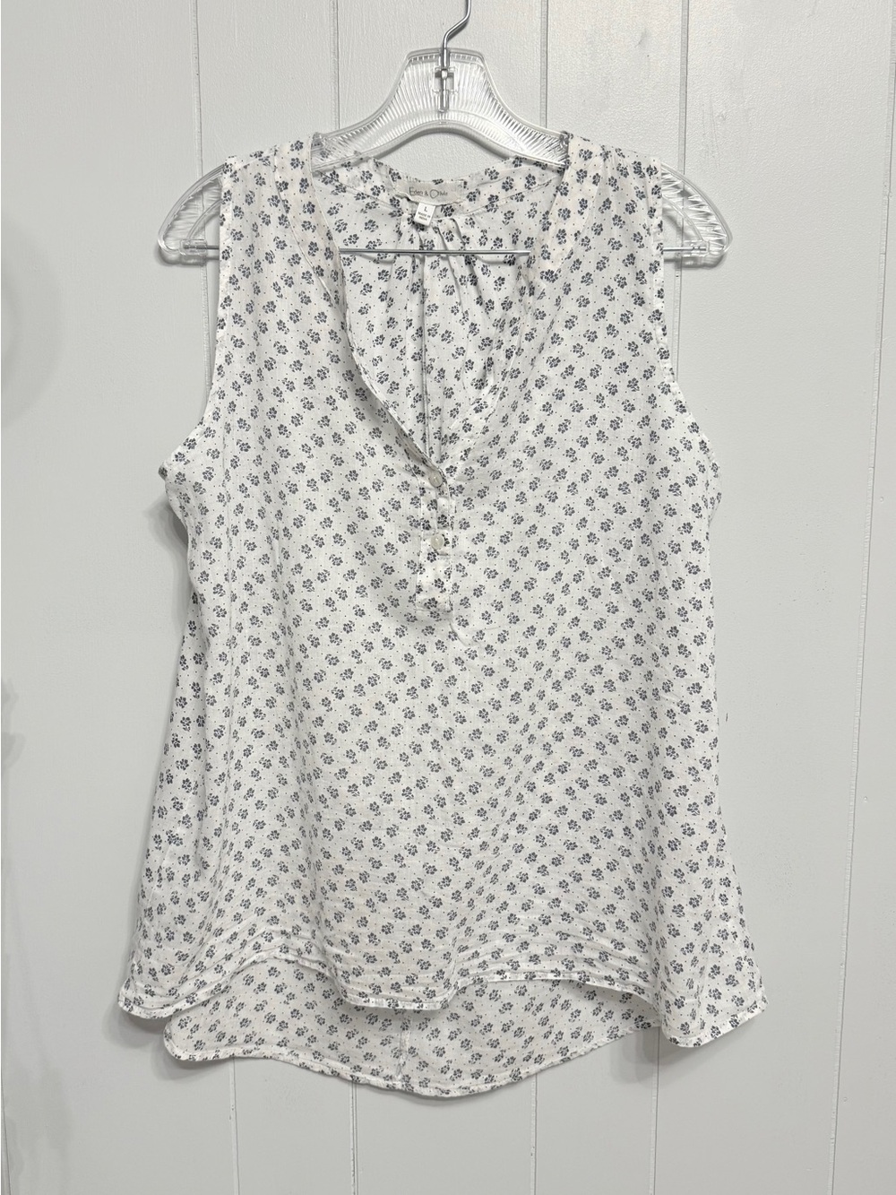 #17)  Eden & Olivia White Sleeveless V-Neck Top with Blue Floral Print